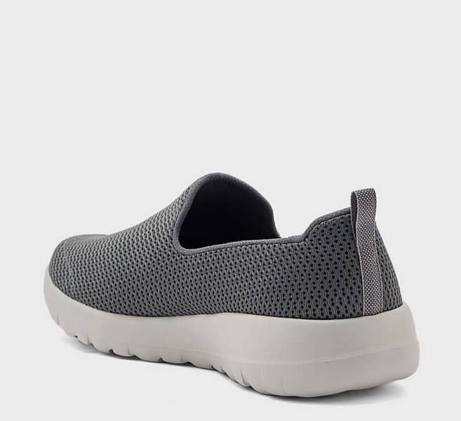 orignal skechers for sall  up to 40 % off 1