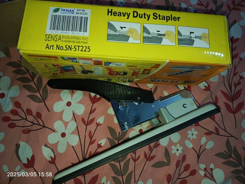 Heavy Duty Stapler 1