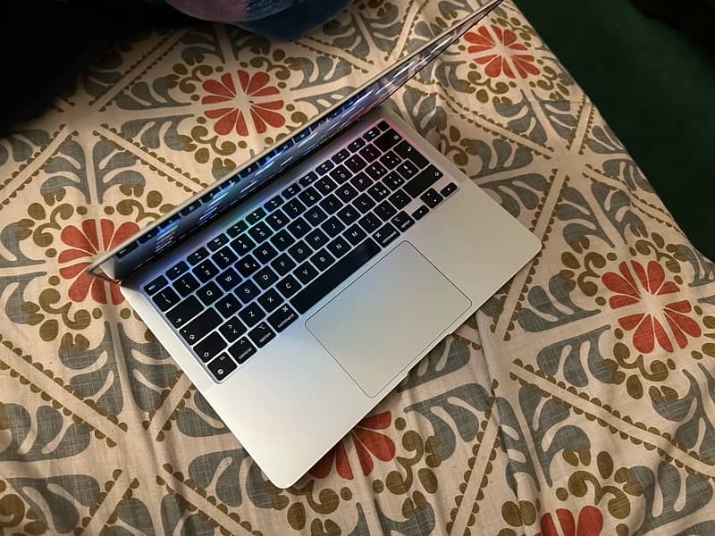 Macbook Air M1 Silver 8/256GB 1