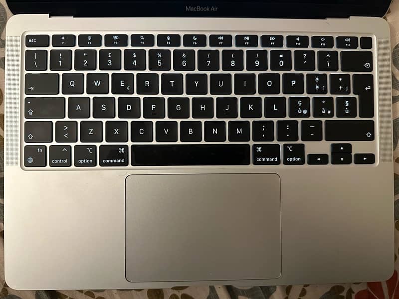 Macbook Air M1 Silver 8/256GB 3