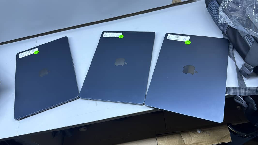 MacBook Air 13.6 M2 Ram 16 and 24 SSD 512 0r 1 TB Apple Care 6 months 4