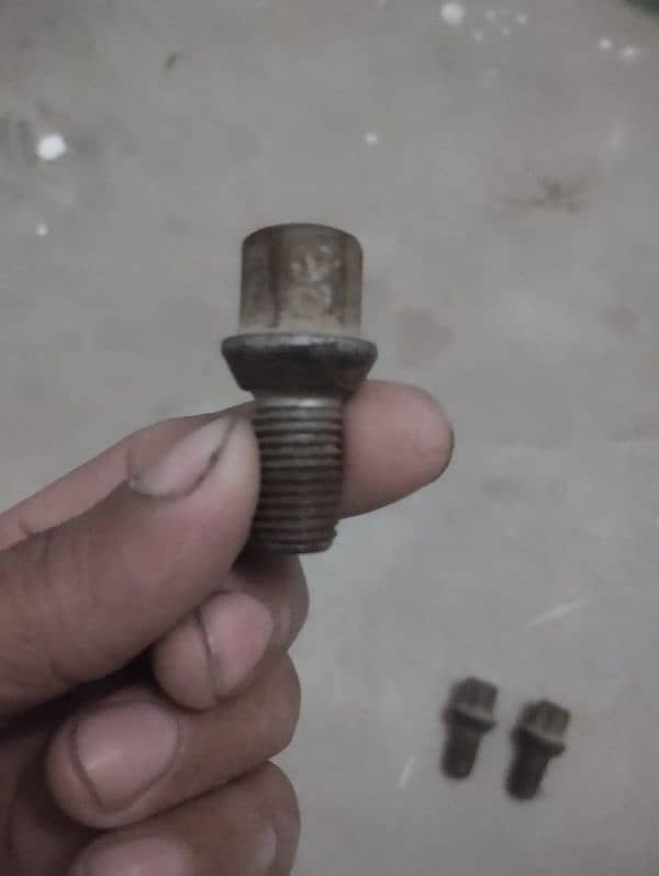 wheel bolt 1