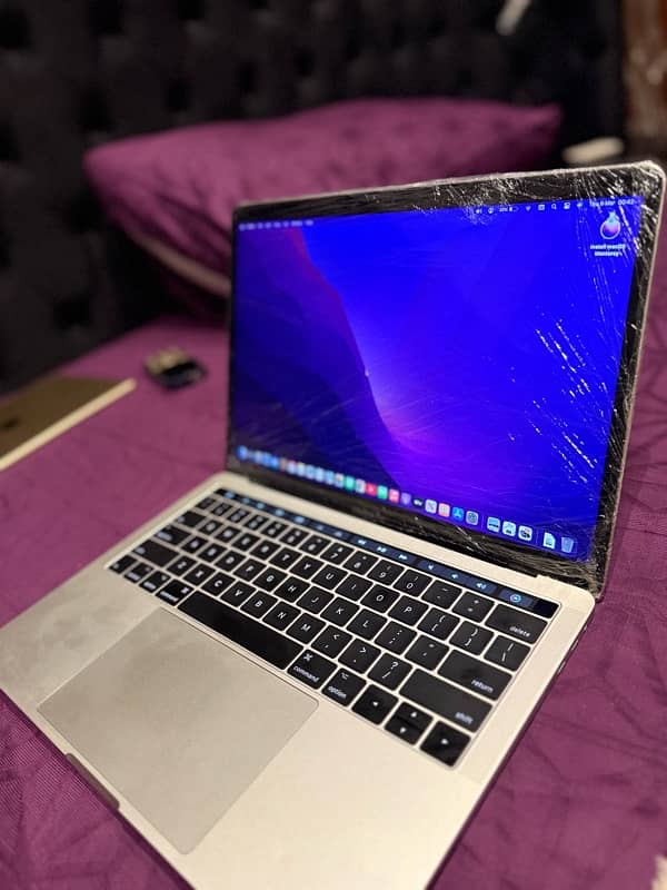 Macbook Pro 2017 Touch Bar 16gb Ram / 512gb 0