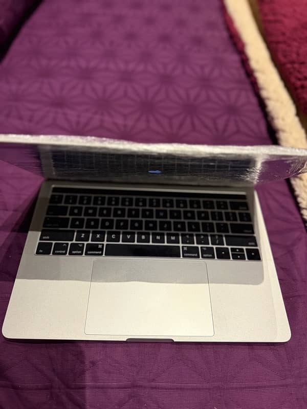 Macbook Pro 2017 Touch Bar 16gb Ram / 512gb 3