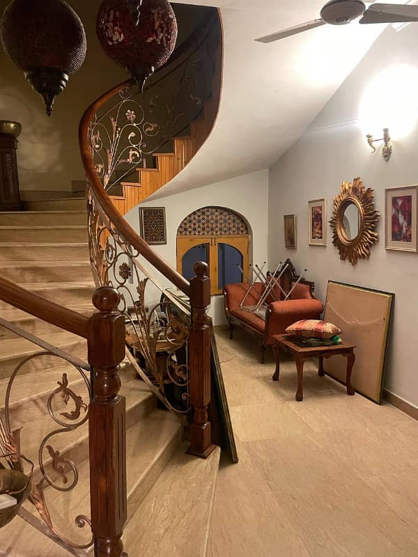 Beautiful house available for sale in f-7 Islamabad at big street, 4 bedrooms with bathrooms, 2 drawing, 2 dining, 2 TVL,5 car porch, All miters separate and water separate, 2 servant quarter with bathrooms, a big lawn and reasonable price 2