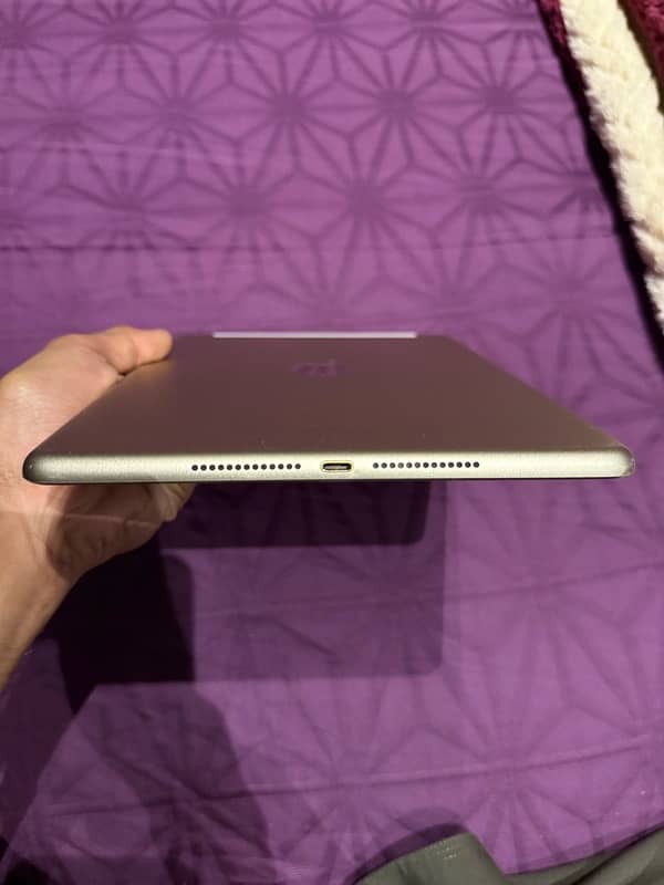 Ipad 5th Generation with Sim Slot 1