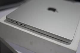 Macbook pro 14.2 inch M3 max chip