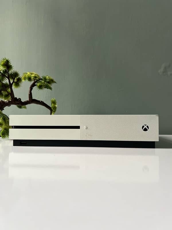 PlayStation ,Xbox, Nintendo , Ps5 , ps4 slim, Xbox one s,Xbox series S 5