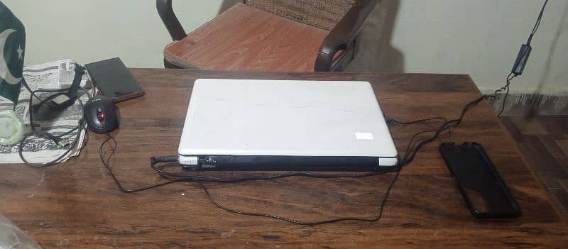 I am selling my laptop 4GB RAM 500 GB ROM 1