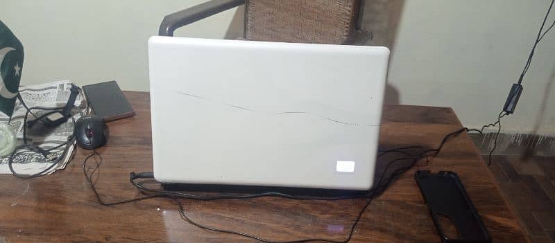 I am selling my laptop 4GB RAM 500 GB ROM 2