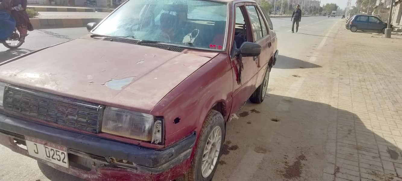 Nissan Sunny 86 gari ki number plate white lag chuki Hay 4