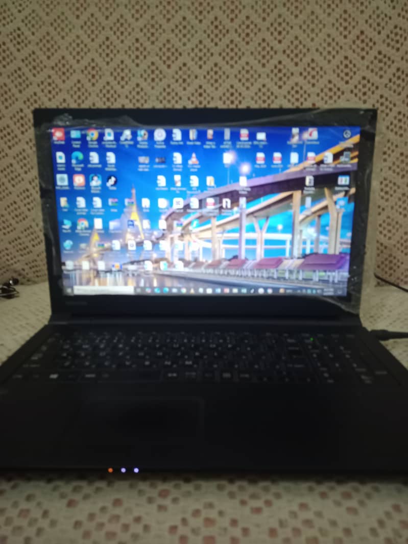  Toshiba Satellite R35 – Best Laptop Deal!  Ultrabook Laptop 3