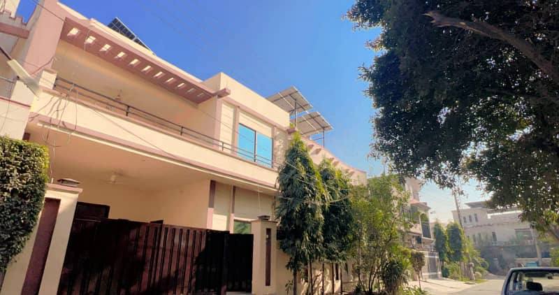 Luxury Living 10 Marla Park-Facing House In Sunny Park, PCSIR Phase 2 4