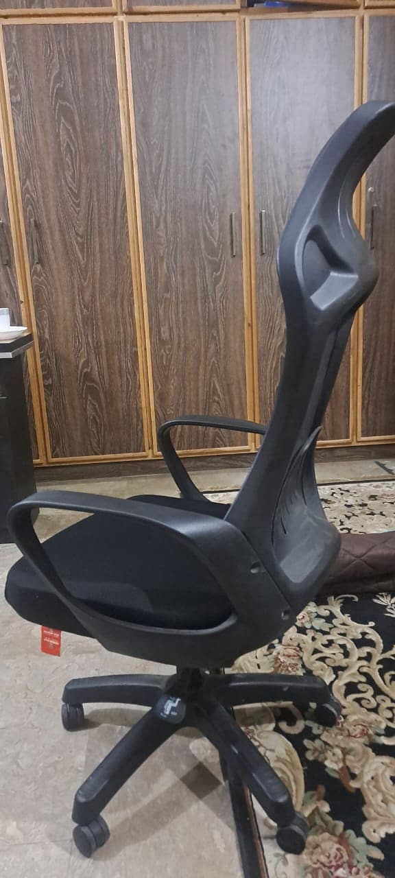 Hardly Used Office Chair - Comfort & Durability Guaranteed 5