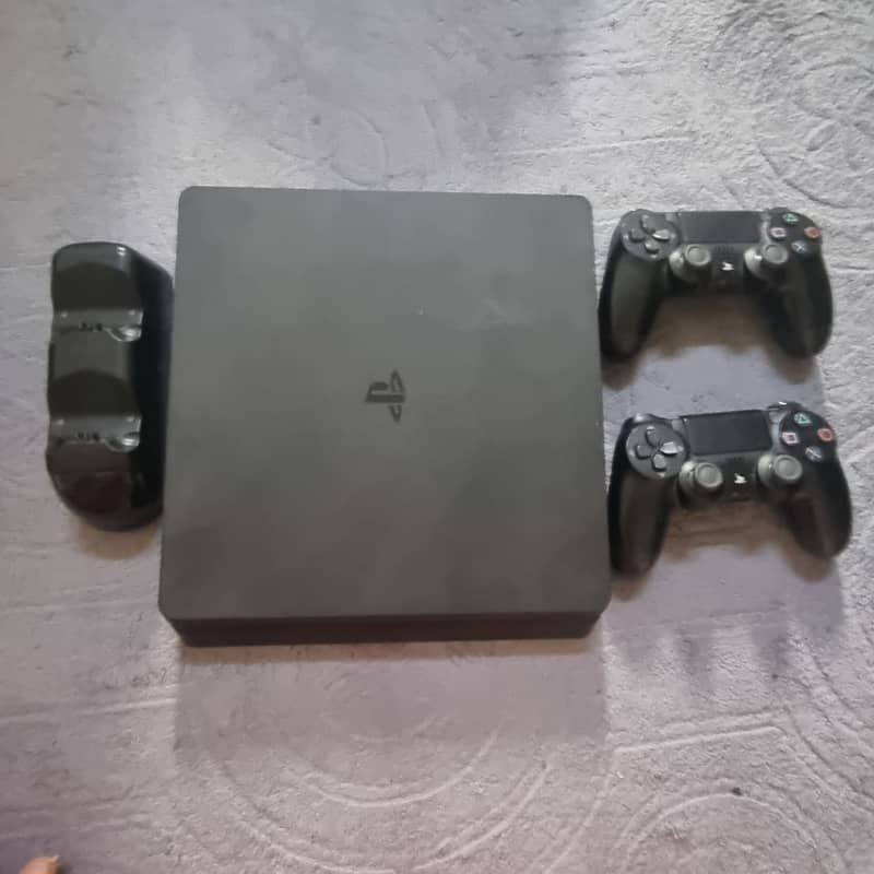 PS4 slim(1TB) 0