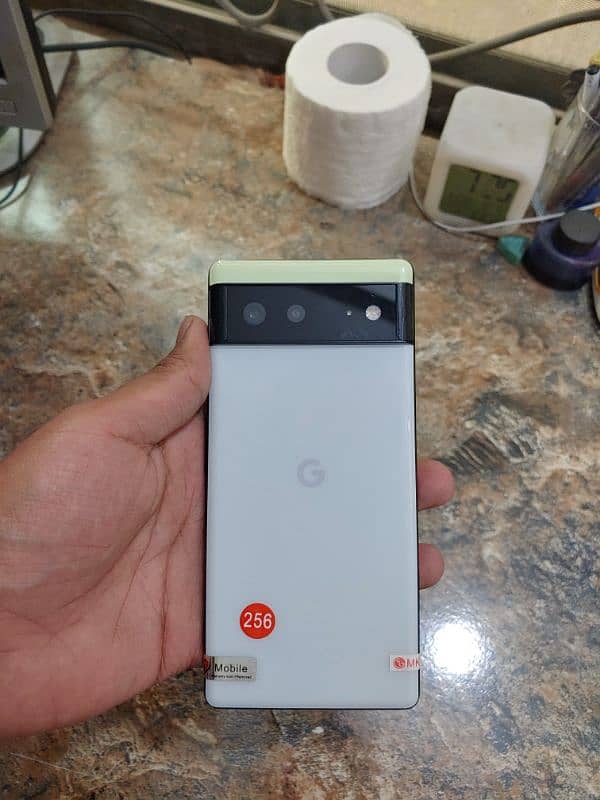 Google Pixel 6 - 8/256GB  - 10/10 Condition 2