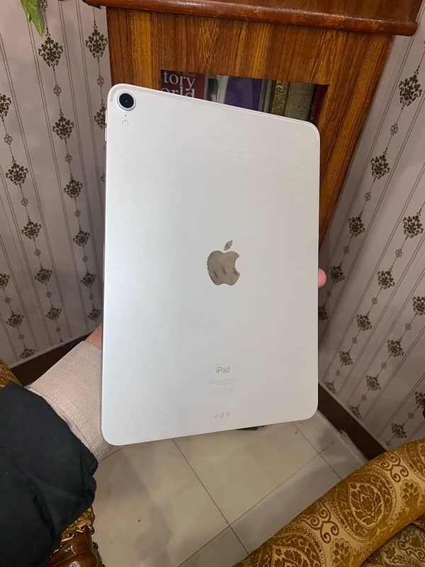 Ipad pro 11 inch 256 Gb. . . 1