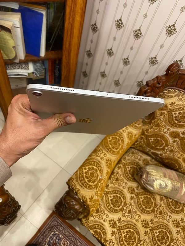 Ipad pro 11 inch 256 Gb. . . 6