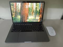 Macbook Pro 2018 core i5 8gb ram 512gb ssd 13" in screen + magic mouse