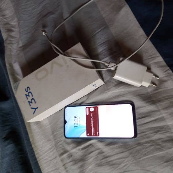 VIVO Y33s WITH BOX OR CHARGER 8/128 4