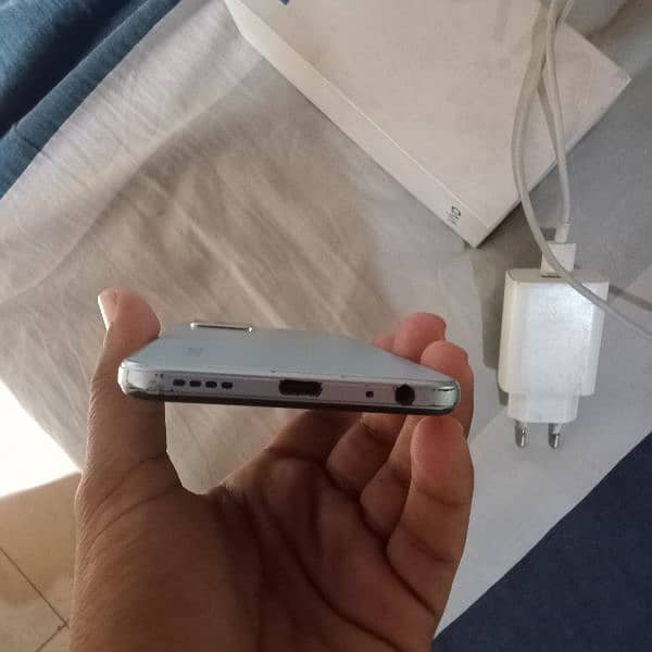 VIVO Y33s WITH BOX OR CHARGER 8/128 5