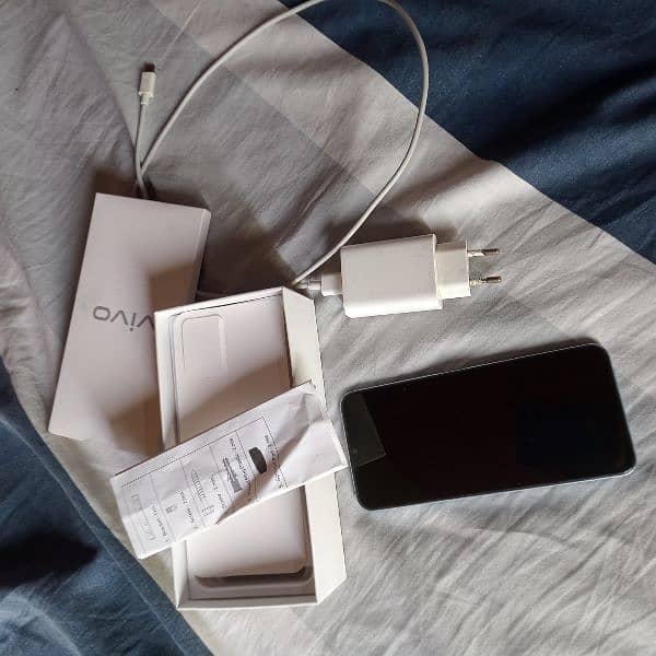 VIVO Y33s WITH BOX OR CHARGER 8/128 7