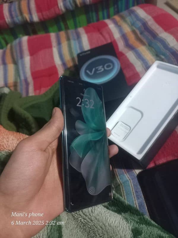 VIVO V30 12/256 WITH BOX 1