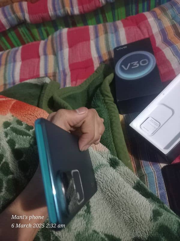 VIVO V30 12/256 WITH BOX 4