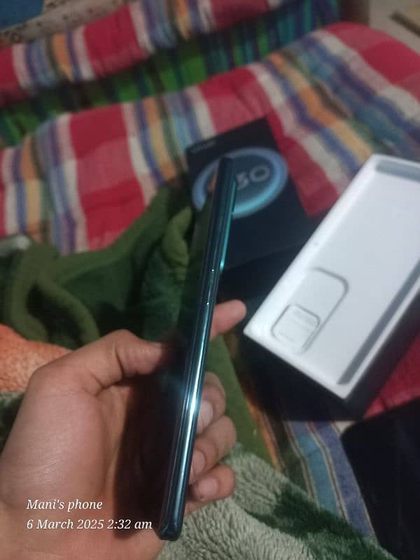 VIVO V30 12/256 WITH BOX 5