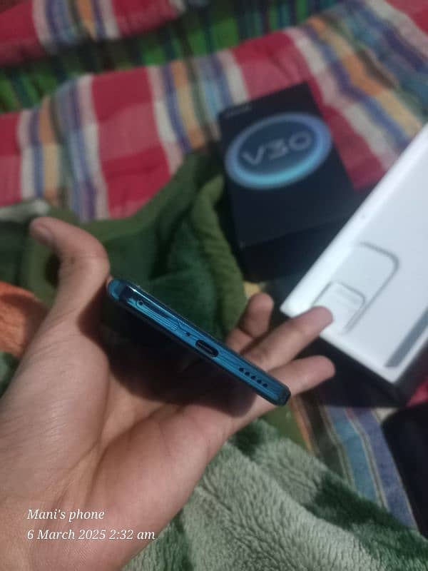 VIVO V30 12/256 WITH BOX 6