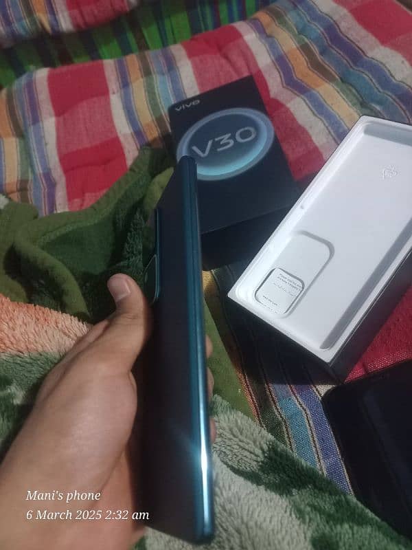 VIVO V30 12/256 WITH BOX 7