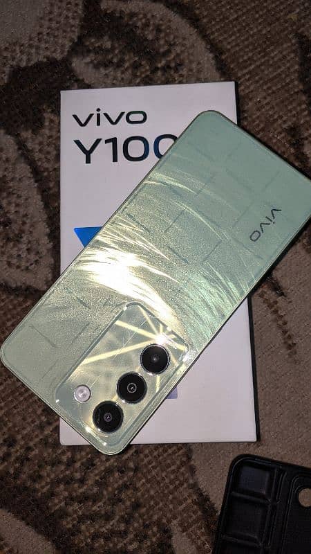 vivo y100 0