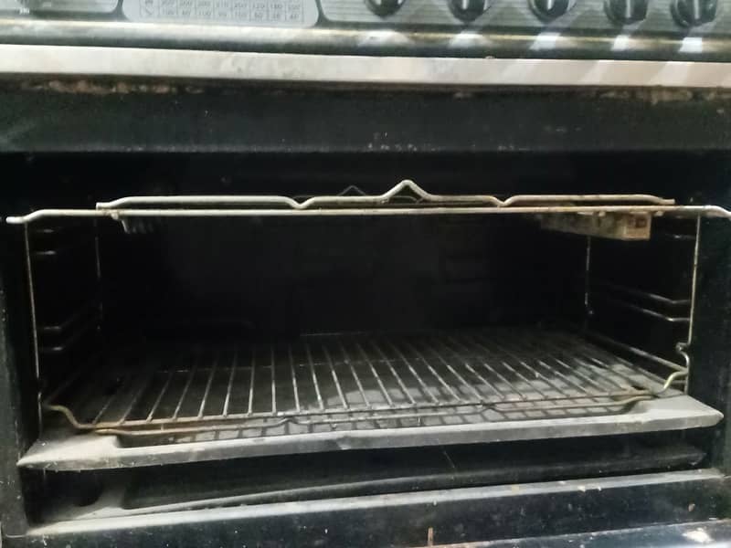 Asia Gas Cooking Range in 100% Working Condition 2