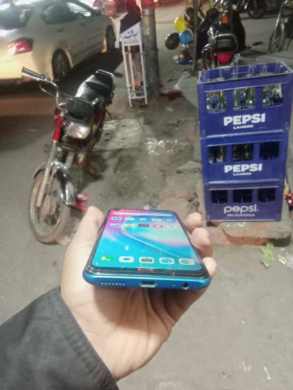 Tecno Spark 10 pro 4/64 4