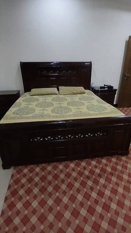 king size bed with 2 side tables and dressing table 0