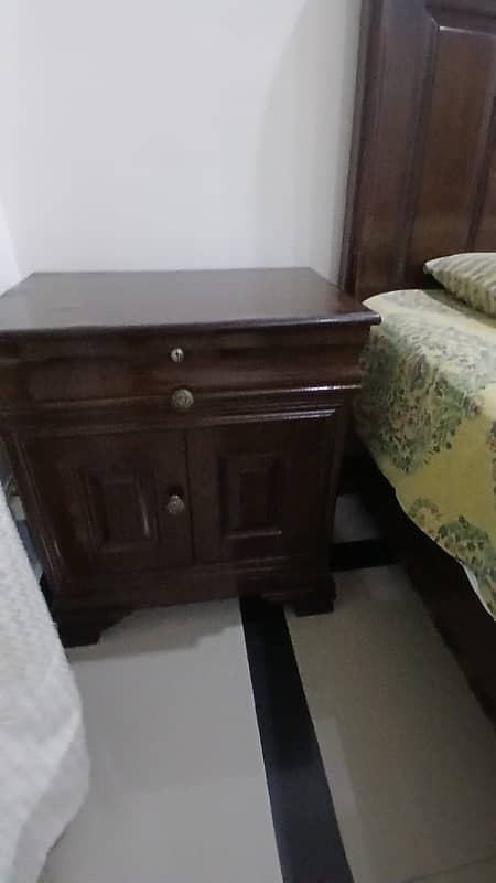 king size bed with 2 side tables and dressing table 3