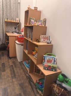 kids books n toys shelf 5000/ urgent