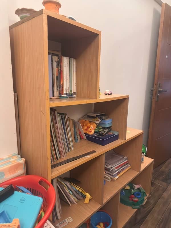 kids books n toys shelf 5000/ urgent 1