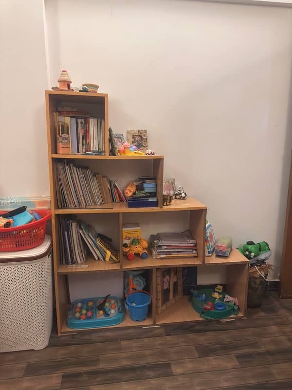 kids books n toys shelf 5000/ urgent 2