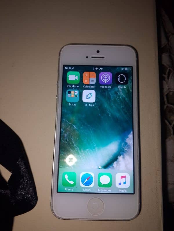 IPHONE 5 FOR SALE IN CHEAP PRICE 3