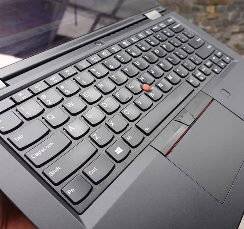 Lenovo X390 Cor i7 8th 16GB rm 256NVMe (TouchScreen 360) Fresh IMPORT 6