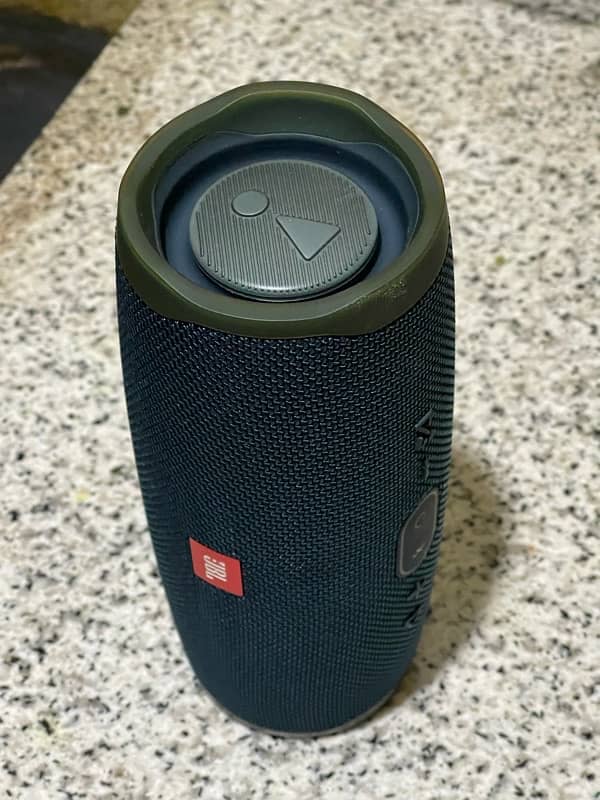 Jbl charge 4 like new 2 months warranty 1