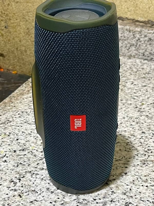 Jbl charge 4 like new 2 months warranty 3