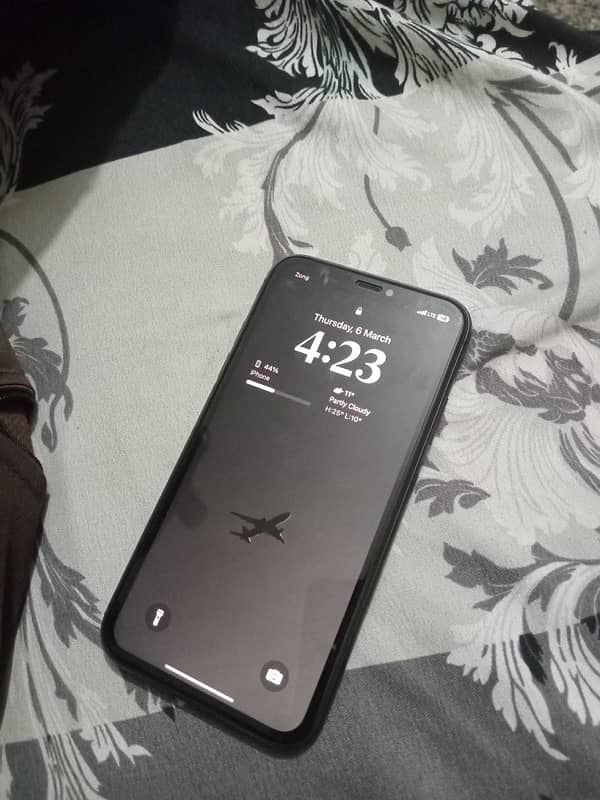 iPhone 11 64 gb JV SIM WORKING 0