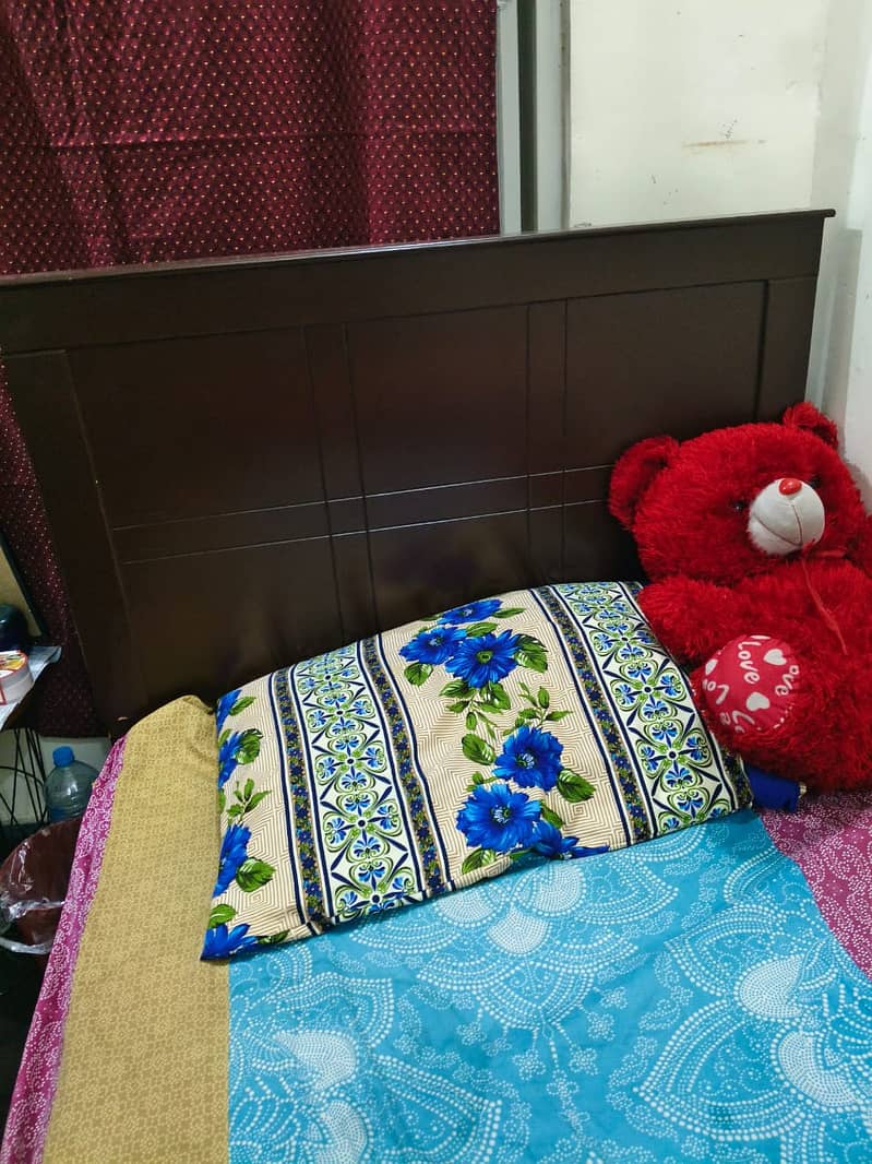 Single bed almost new 1