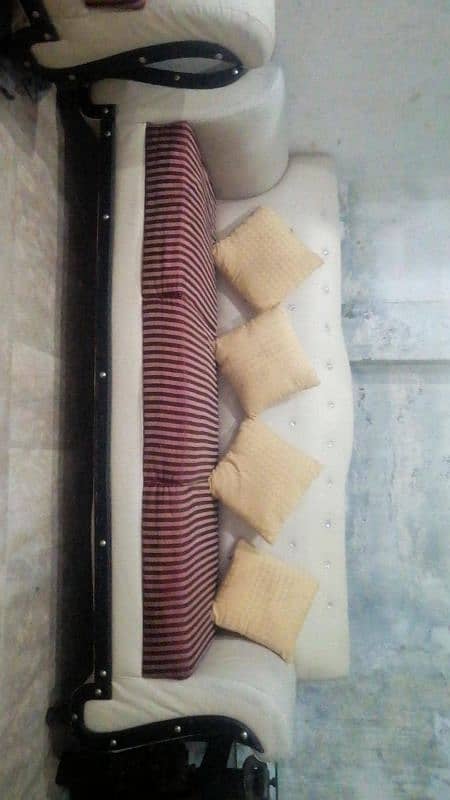 6-seter sofa. . with cover. . condition 9/10 0