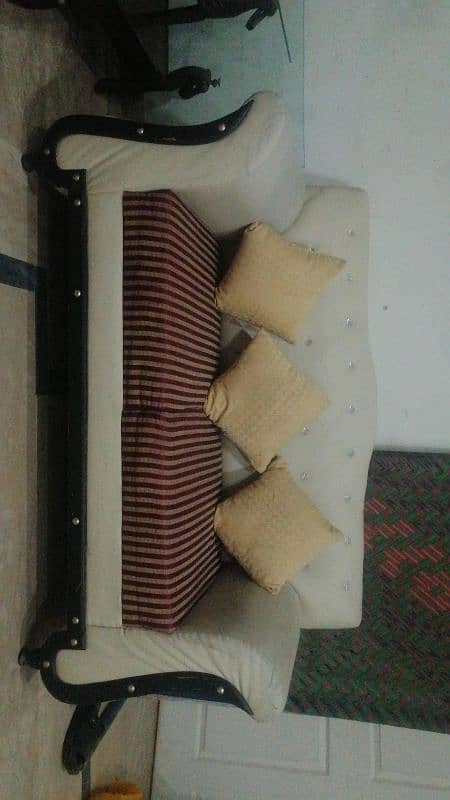 6-seter sofa. . with cover. . condition 9/10 1