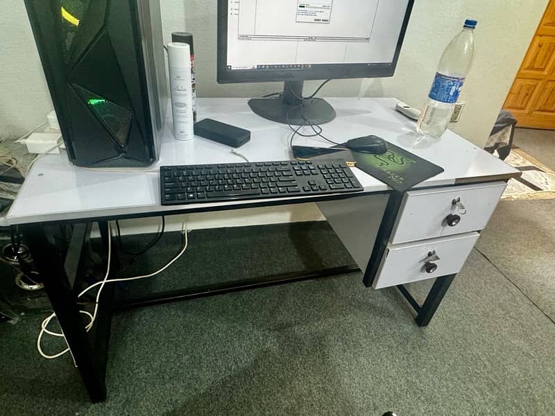 Desktop computer | Gaming PC | Complete set with table and chair 3