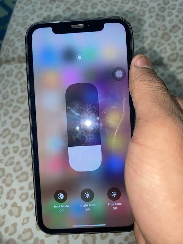 selling iphone 11 128gb jv 4