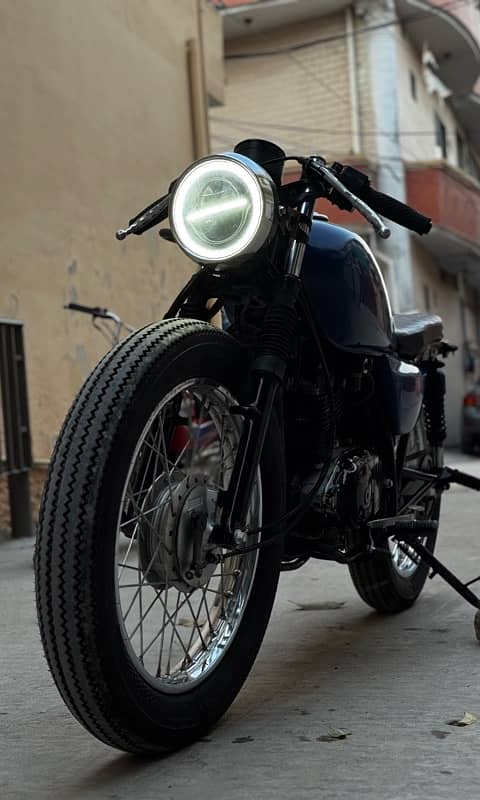 Suzuki GS150 cafe racer converted 1